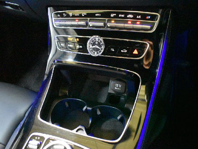 Mercedes Benz E-CLASS 2018-12 22338-11