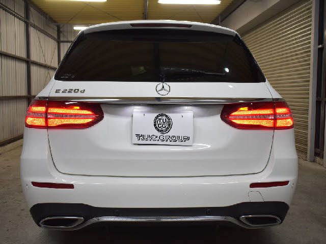 Mercedes Benz E-CLASS 2018-12 22338-28