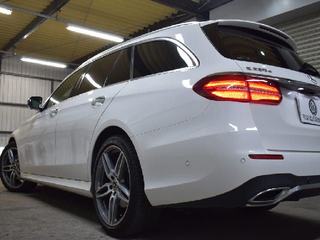 Mercedes Benz E-CLASS 2018-12 22338-23