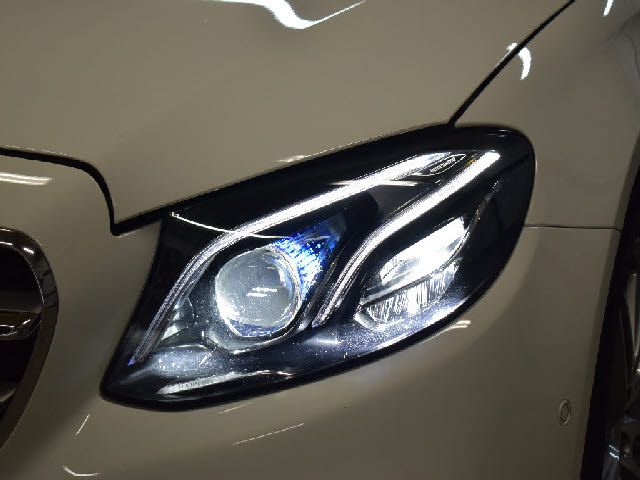 Mercedes Benz E-CLASS 2018-12 22338-27
