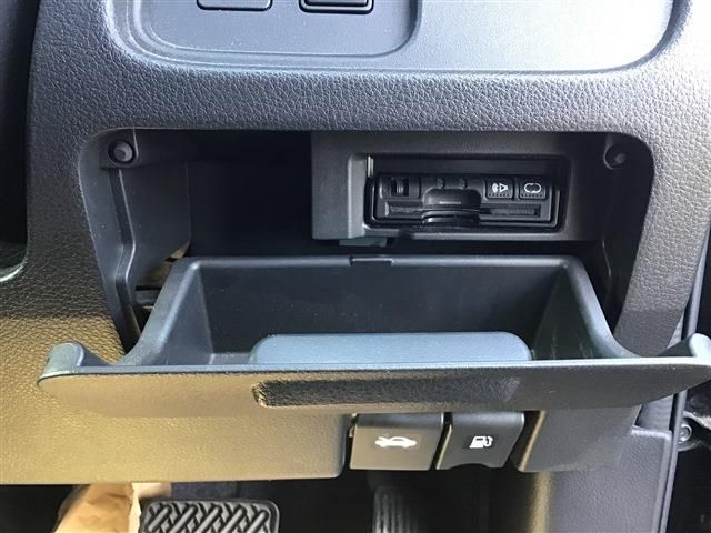 Nissan SERENA 2014-10 18938-6