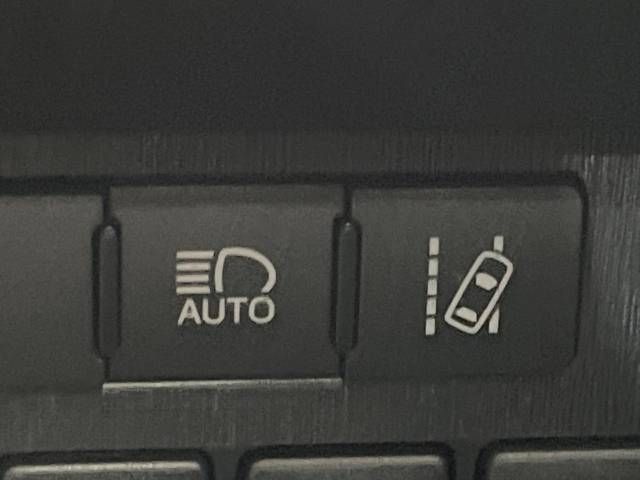 Toyota PRIUS ALPHA 2019-04 15935-6