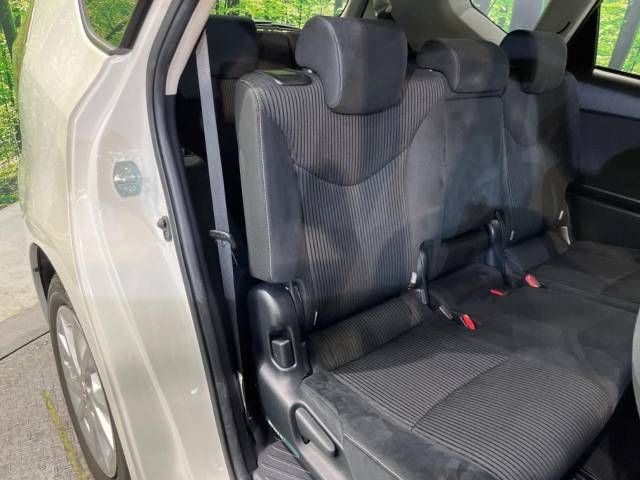 Toyota PRIUS ALPHA 2019-04 15935-9