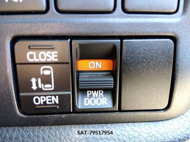 Toyota NOAH 2018-12 321699-9