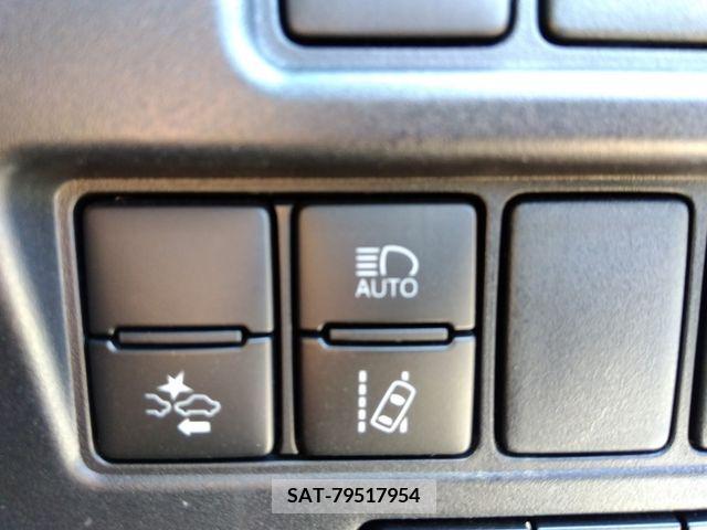 Toyota NOAH 2018-12 321699-8