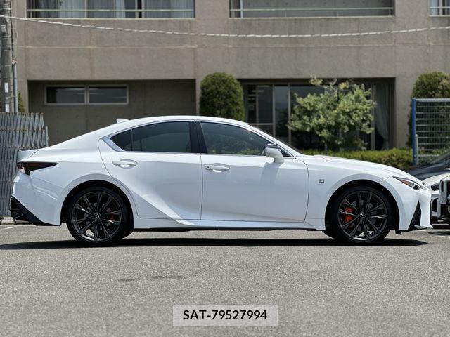 Lexus IS 2023-06 388246-26