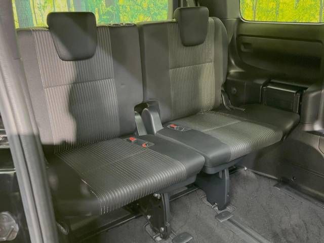 Toyota VOXY 2019-12 188488-10