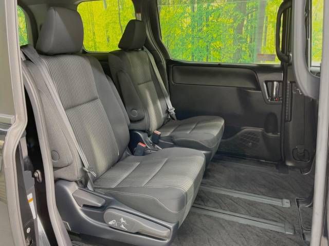 Toyota VOXY 2019-12 188488-9