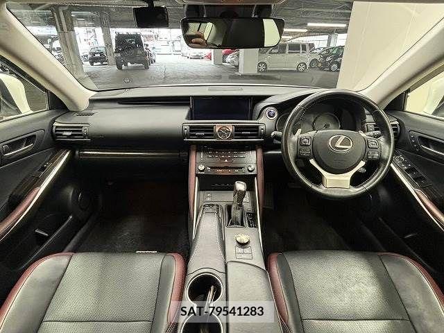 Lexus IS 2017-10 334372-1
