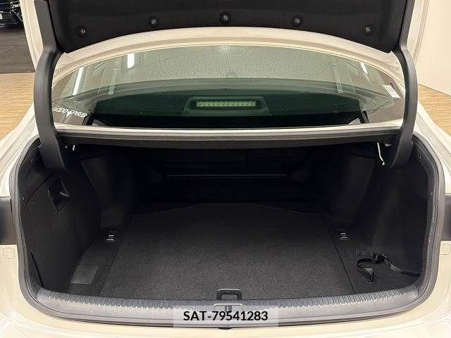Lexus IS 2017-10 334372-12