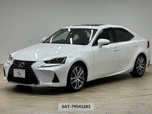 Lexus IS 2017-10 334372-13