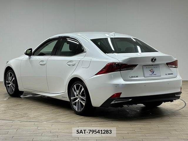 Lexus IS 2017-10 334372-16