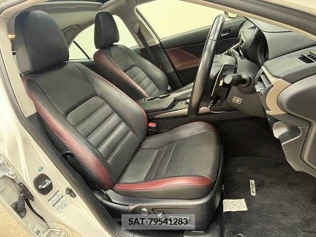 Lexus IS 2017-10 334372-4