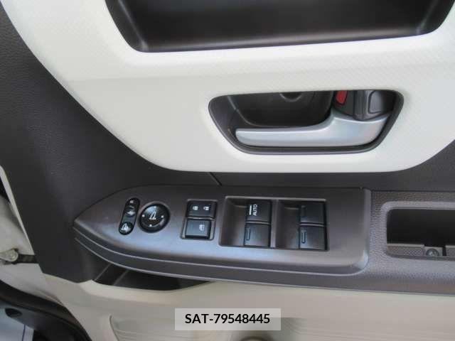 Honda N BOX 2018-02 306958-11