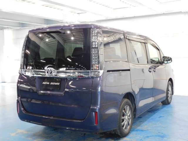 Toyota VOXY 2015-12 11016-1
