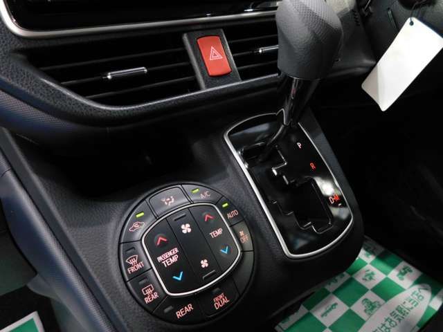 Toyota VOXY 2015-12 11016-7
