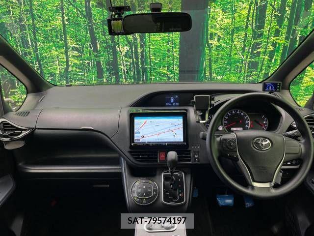 Toyota VOXY 2015-06 370409-1