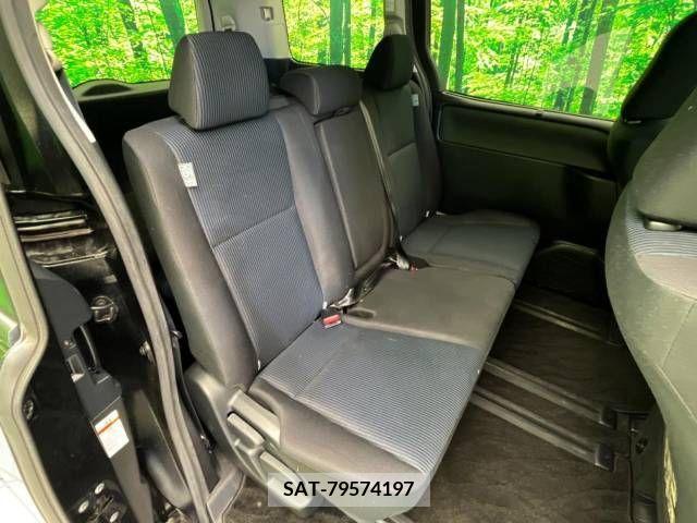 Toyota VOXY 2015-06 370409-9