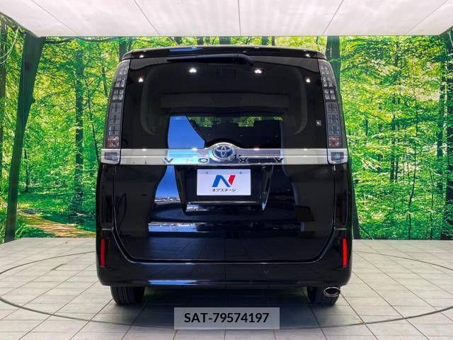 Toyota VOXY 2015-06 370409-16