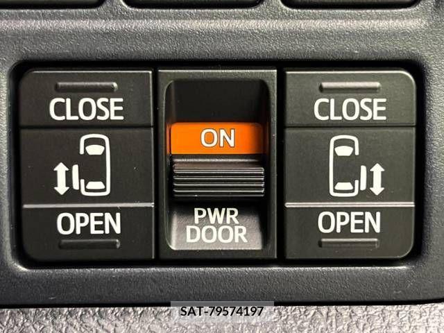 Toyota VOXY 2015-06 370409-4