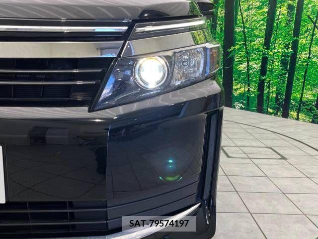 Toyota VOXY 2015-06 370409-13