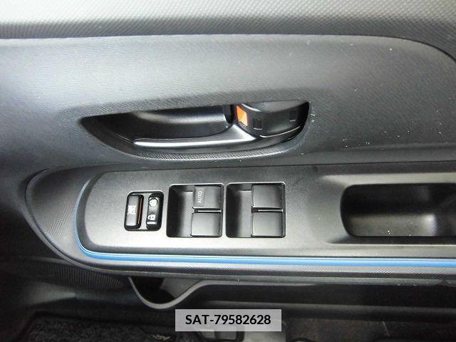 Toyota AQUA 2013-08 356295-11