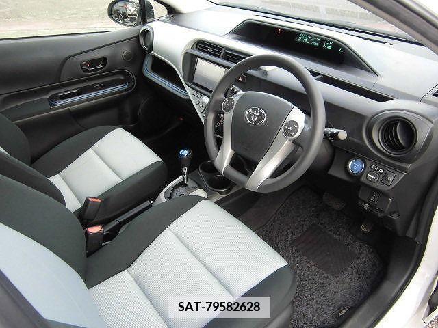 Toyota AQUA 2013-08 356295-3
