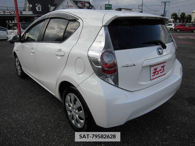 Toyota AQUA 2013-08 356295-2