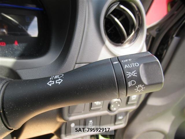 Nissan NOTE 2018-10 349867-23