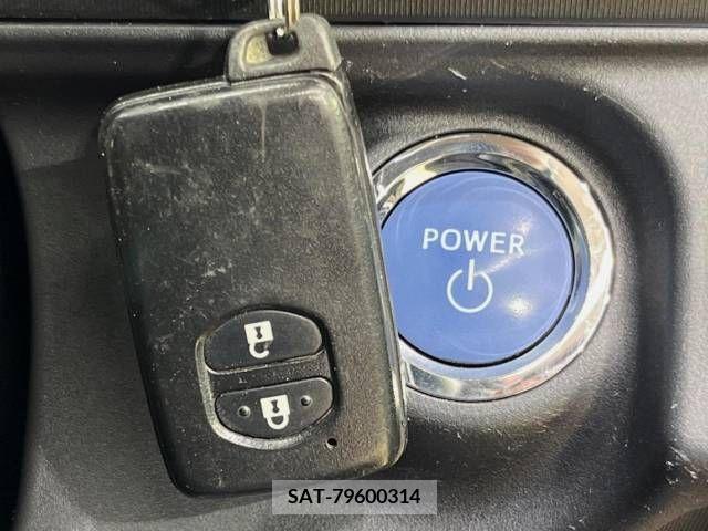 Toyota AQUA 2013-06 314127-6