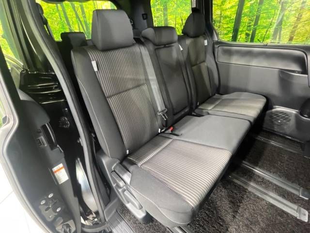 Toyota VOXY 2018-09 14331-9