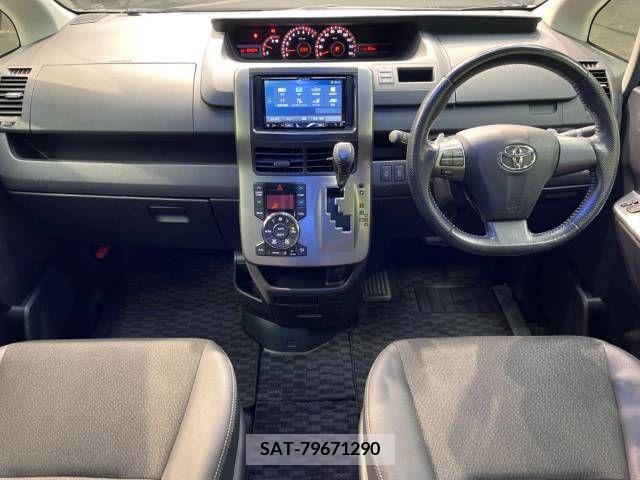 Toyota VOXY 2013-04 248573-1