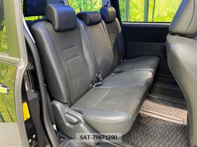 Toyota VOXY 2013-04 248573-9