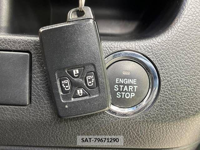Toyota VOXY 2013-04 248573-4