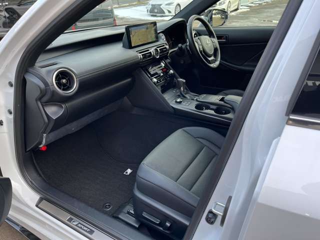 Lexus IS 2020-12 71-17