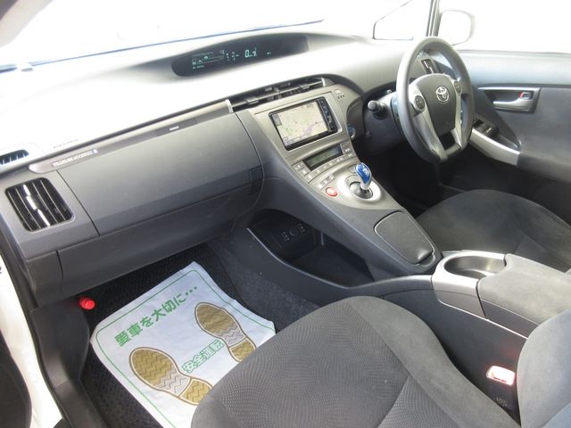 Toyota PRIUS PHV 2012-06 4996-13