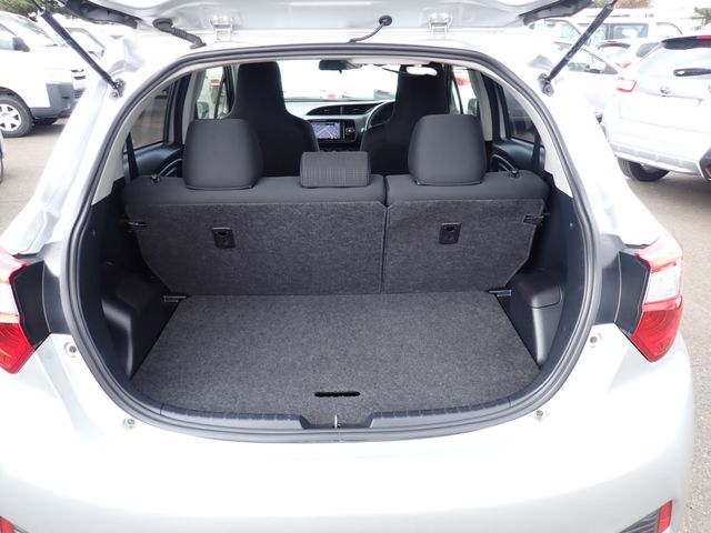 Toyota VITZ 2018-04 190140-21