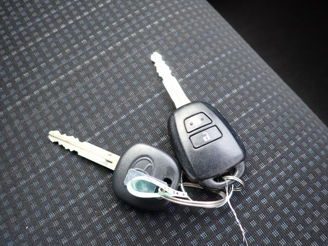 Toyota VITZ 2018-04 190140-17