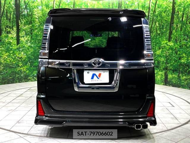 Toyota VOXY 2018-06 332430-17