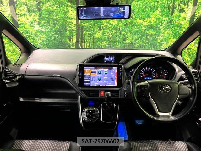 Toyota VOXY 2018-06 332430-1