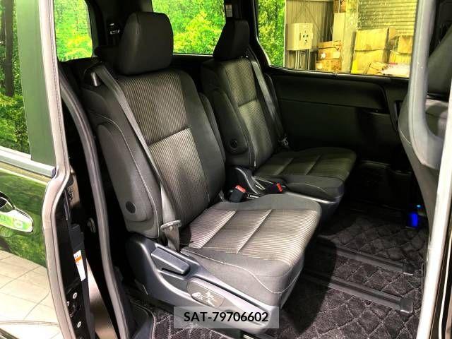 Toyota VOXY 2018-06 332430-13