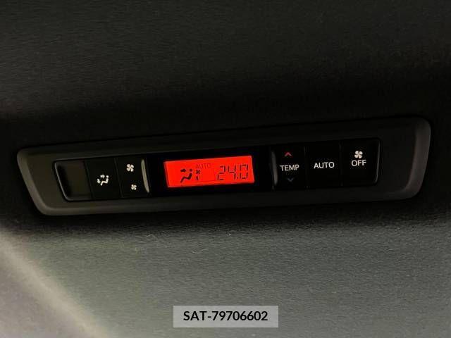 Toyota VOXY 2018-06 332430-8