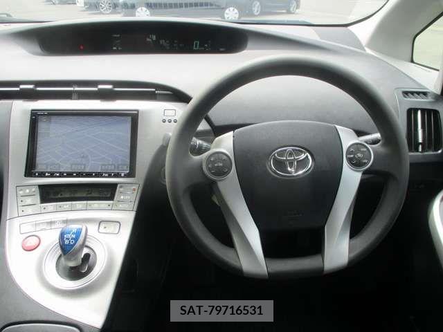 Toyota PRIUS 2012-01 322114-9