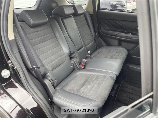 Mitsubishi OUTLANDER PHEV 2019-03 303570-10