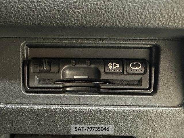 Nissan JUKE 2012-09 320497-7