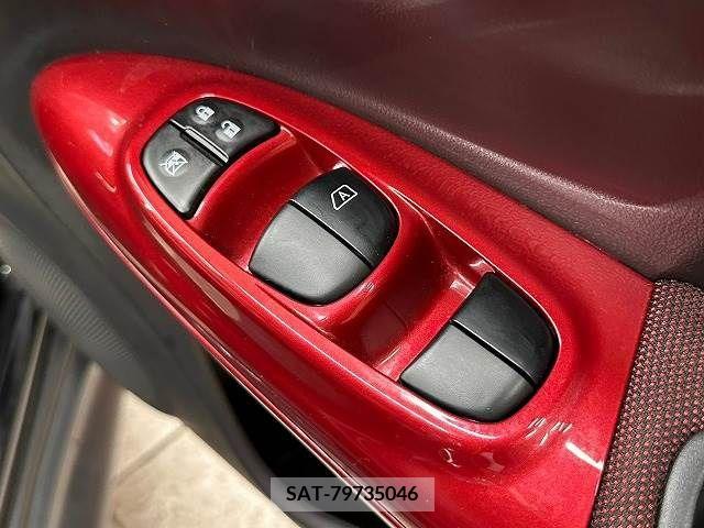 Nissan JUKE 2012-09 320497-10