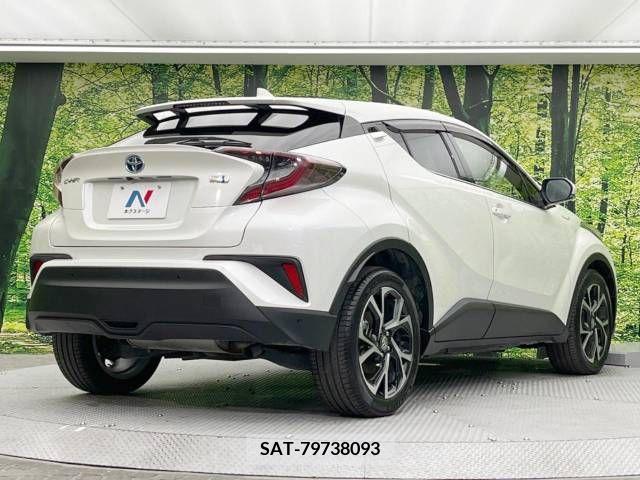 Toyota C-HR 2017-02 322948-16