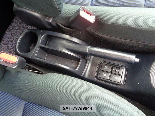 Toyota AQUA 2015-04 221778-17