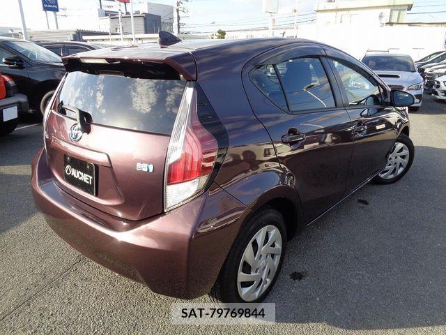 Toyota AQUA 2015-04 221778-2