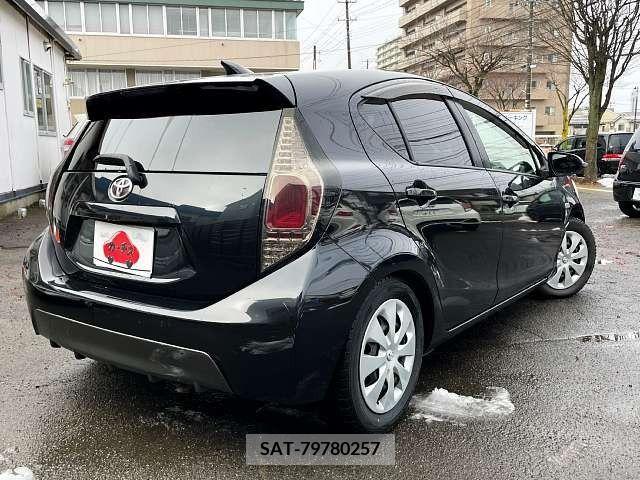 Toyota AQUA 2013-05 260084-2